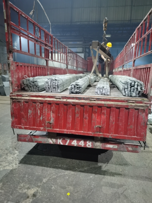 新年(nián)新起點：廣東(dōng)闊興公司加工(gōng)事(shì)業(yè)部鍍鋅扁鐵(tiě)三車(chē)齊發